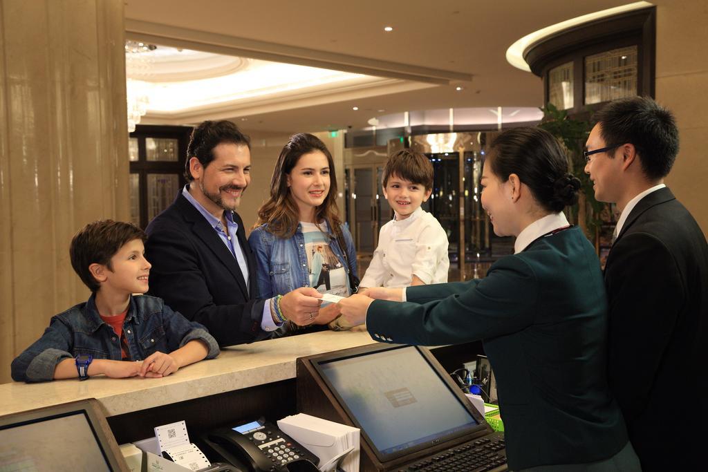 Khách sạn Evergreen Laurel Hotel,