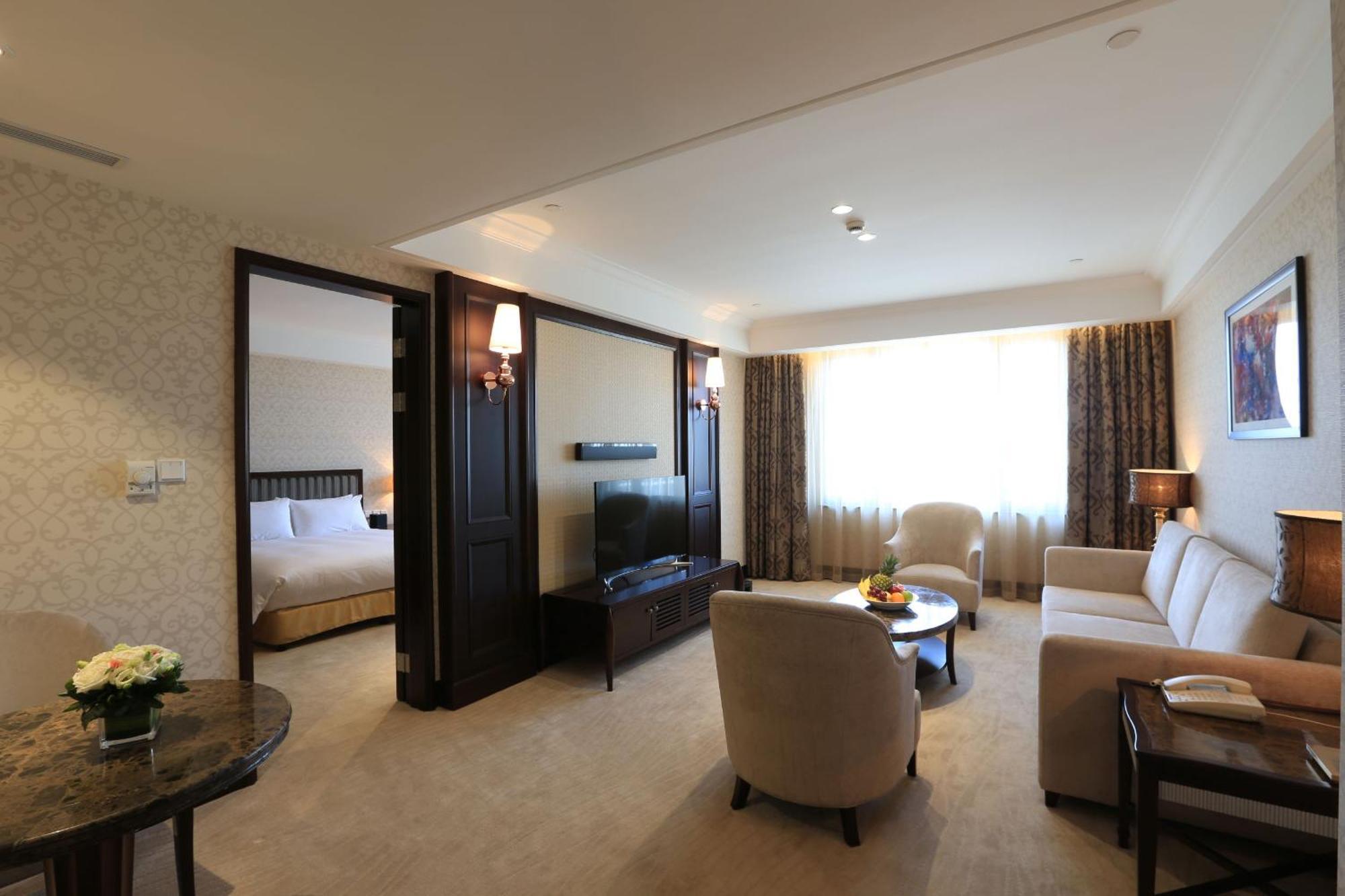 Evergreen Laurel Hotel, Khách sạn