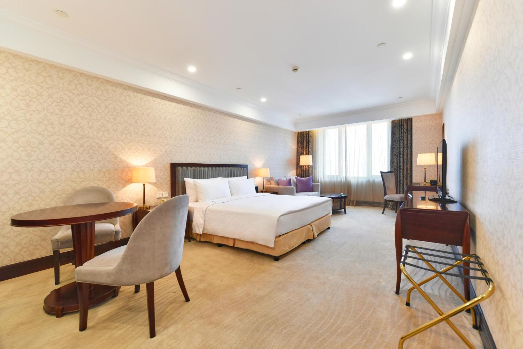 Khách sạn Evergreen Laurel Hotel, 4*