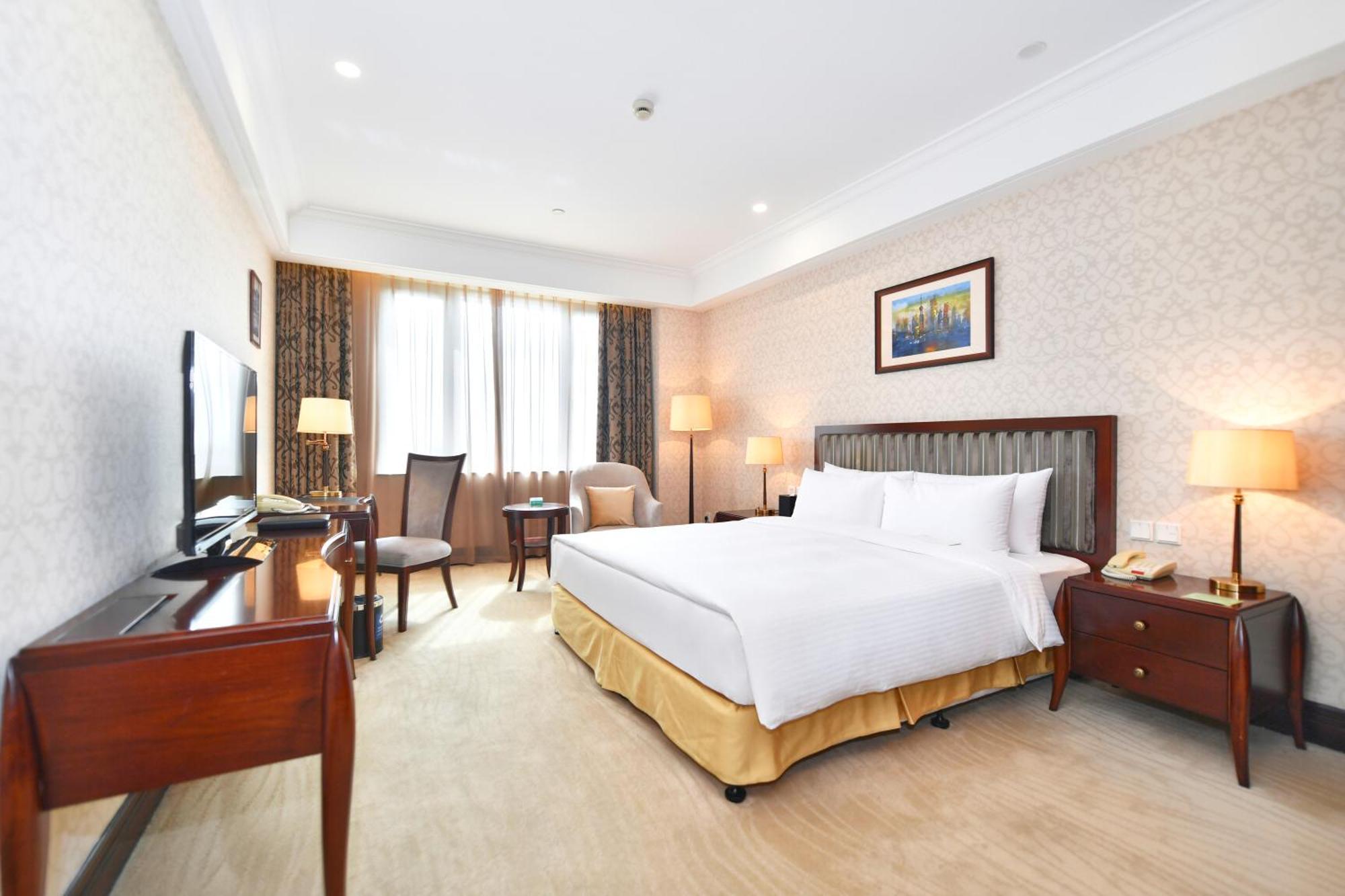 Evergreen Laurel Hotel, Khách sạn