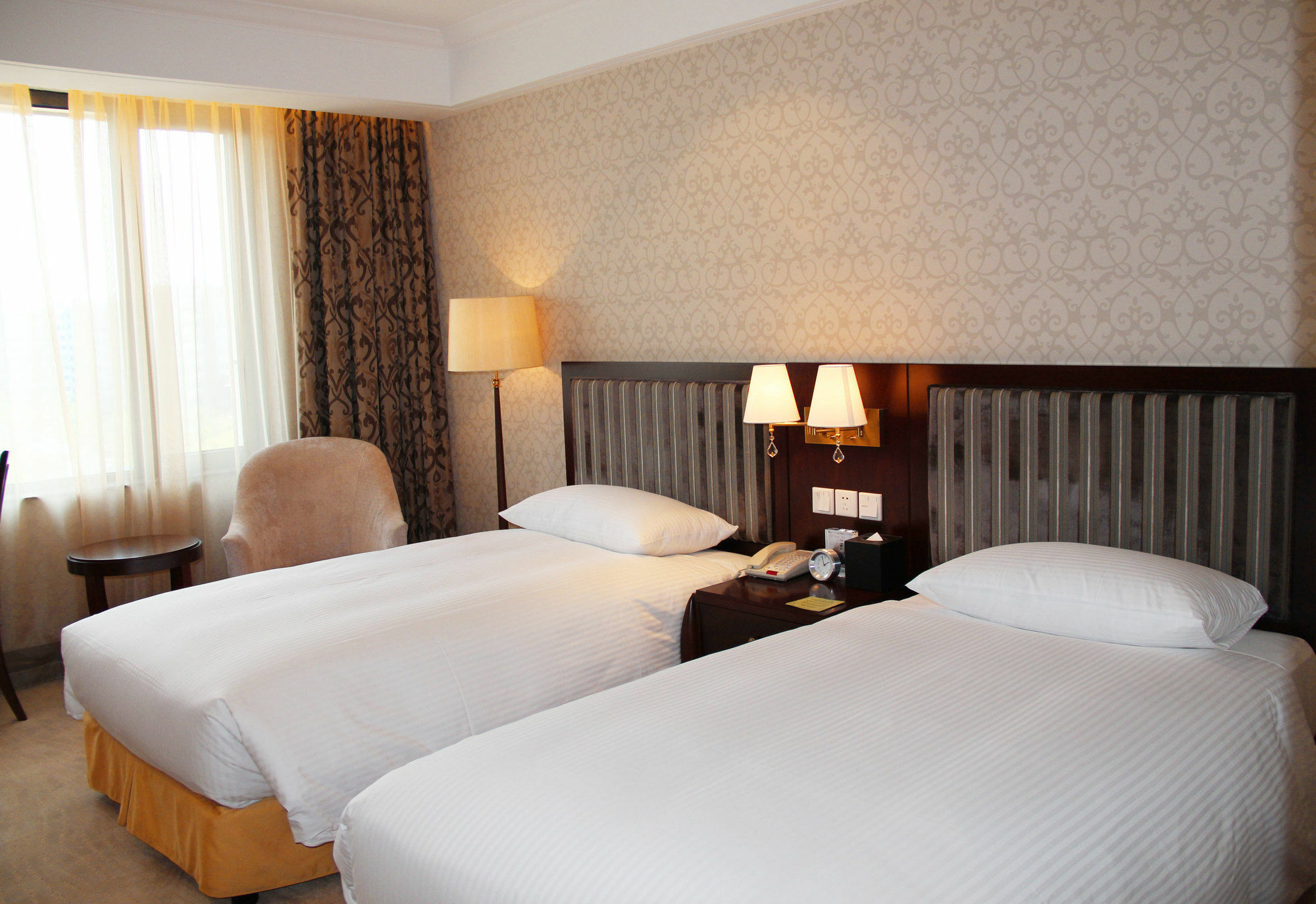 Evergreen Laurel Hotel, Khách sạn 4*