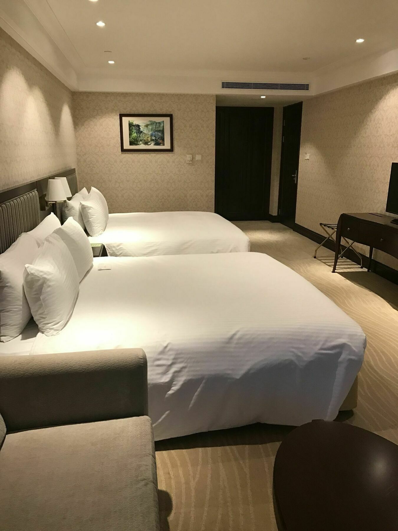 Evergreen Laurel Hotel, Khách sạn 4*